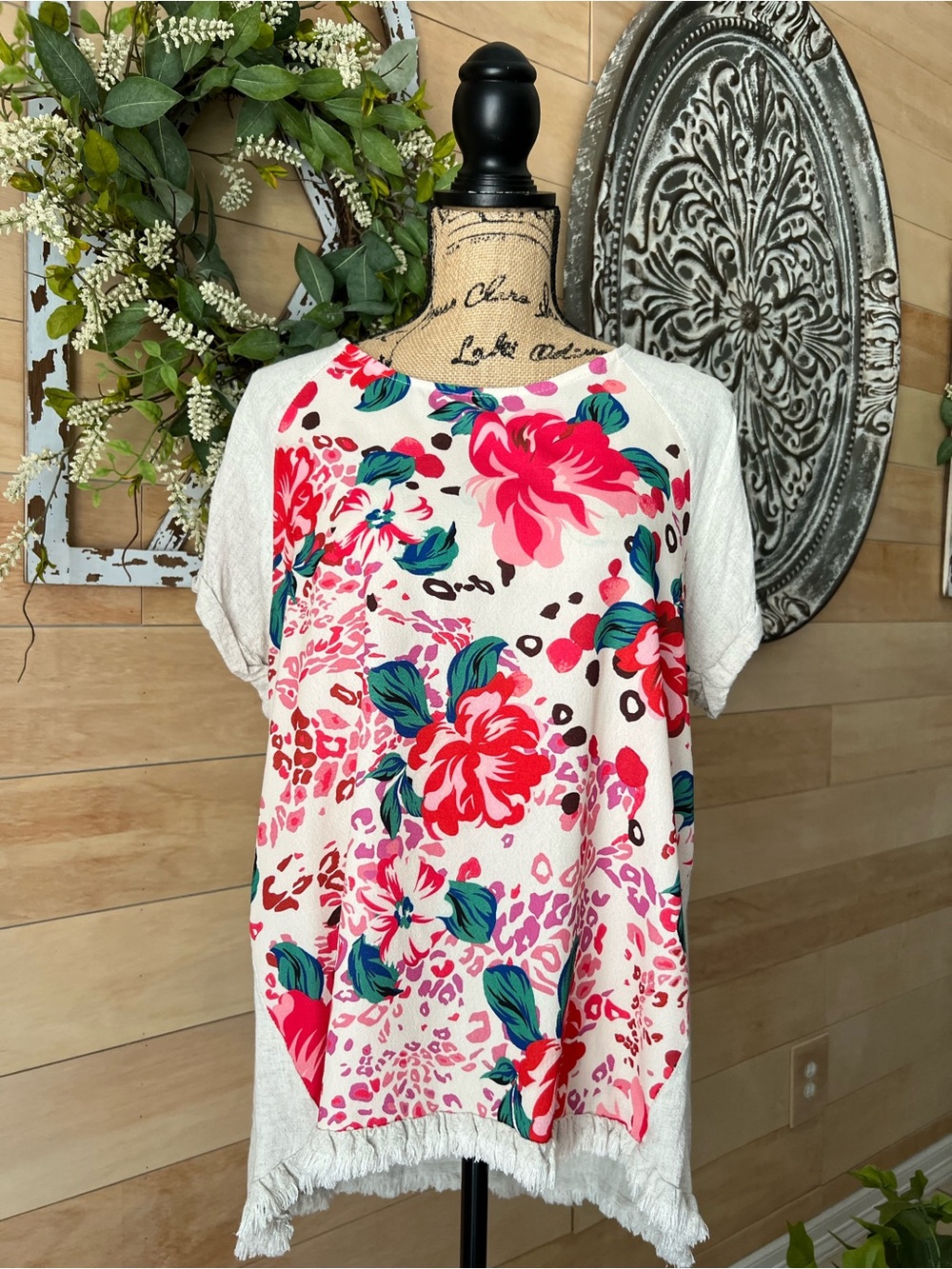 Umgee Cream Tunic with Coral & Teal Floral Print Size Small